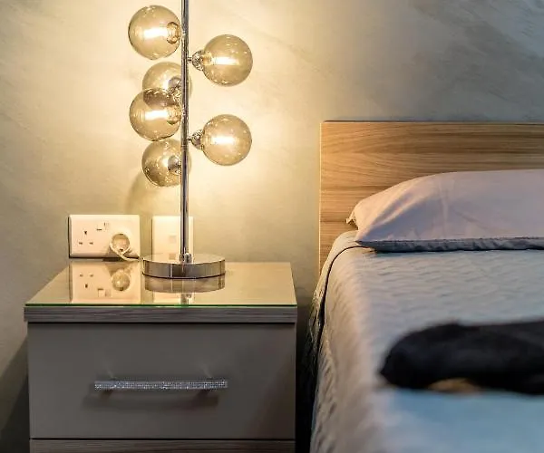 Brand New 3br Close To Amenities *